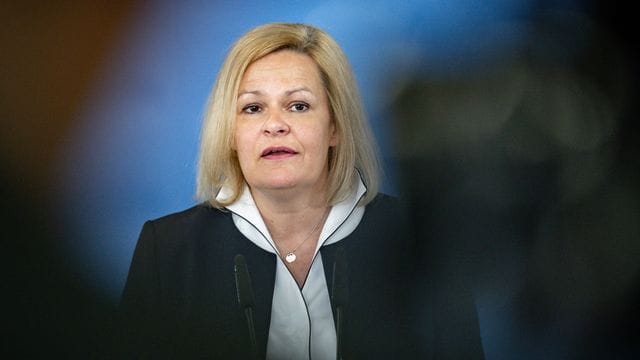 Nancy Faeser (SPD), Bundesministerin des Innern und Heimat, stellt in der Digitalakademie Bund das Digitalprogramm zur Modernisierung des Staates vor. Nancy Faeser (SPD), Bundesministerin des Innern und Heimat, stellt in der Digitalakademie Bund das Digitalprogramm zur Modernisierung des Staates vor.