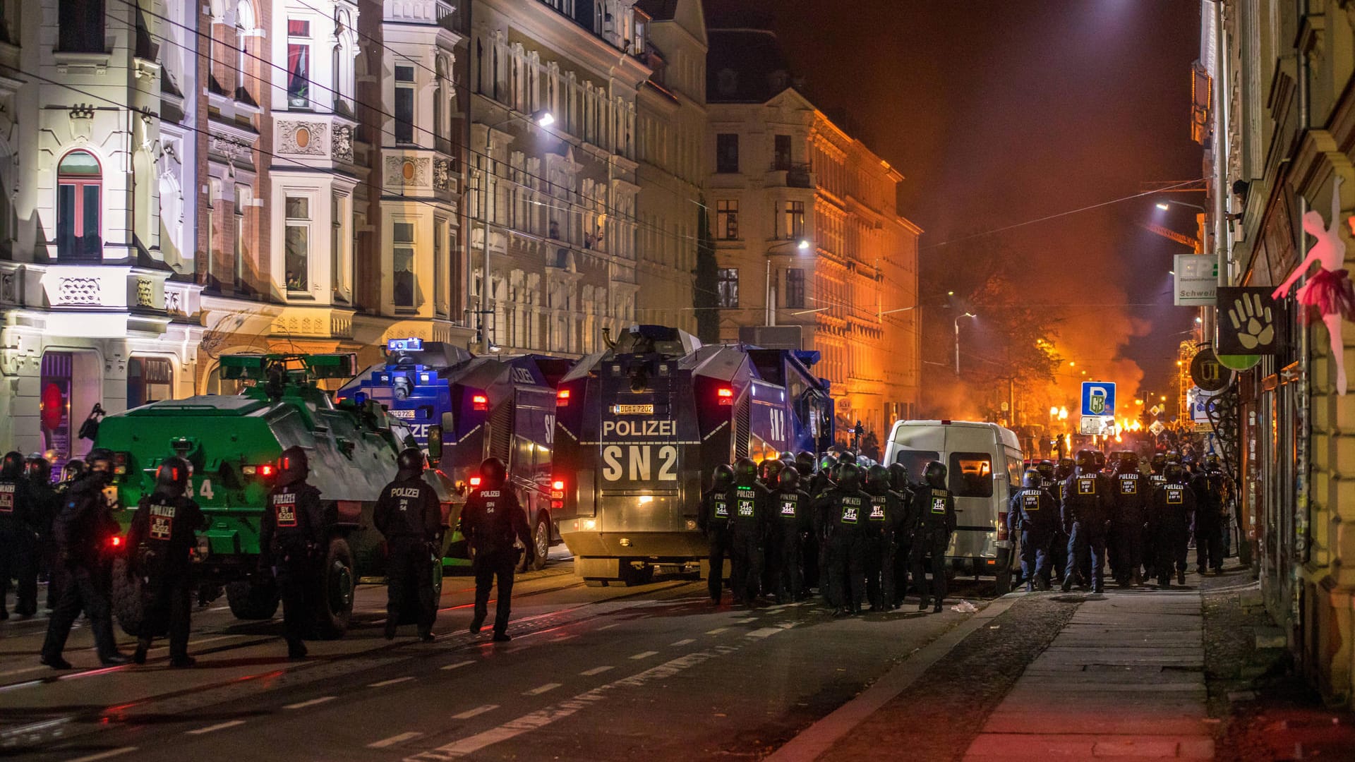 Ausschreitungen in Leipzig-Connewitz (Archivbild): Die Polizei wünscht sich "Friedlichkeit" zum 1. Mai in Leipzig.