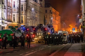 Ausschreitungen in Leipzig-Connewitz (Archivbild): Die Polizei wünscht sich "Friedlichkeit" zum 1. Mai in Leipzig.