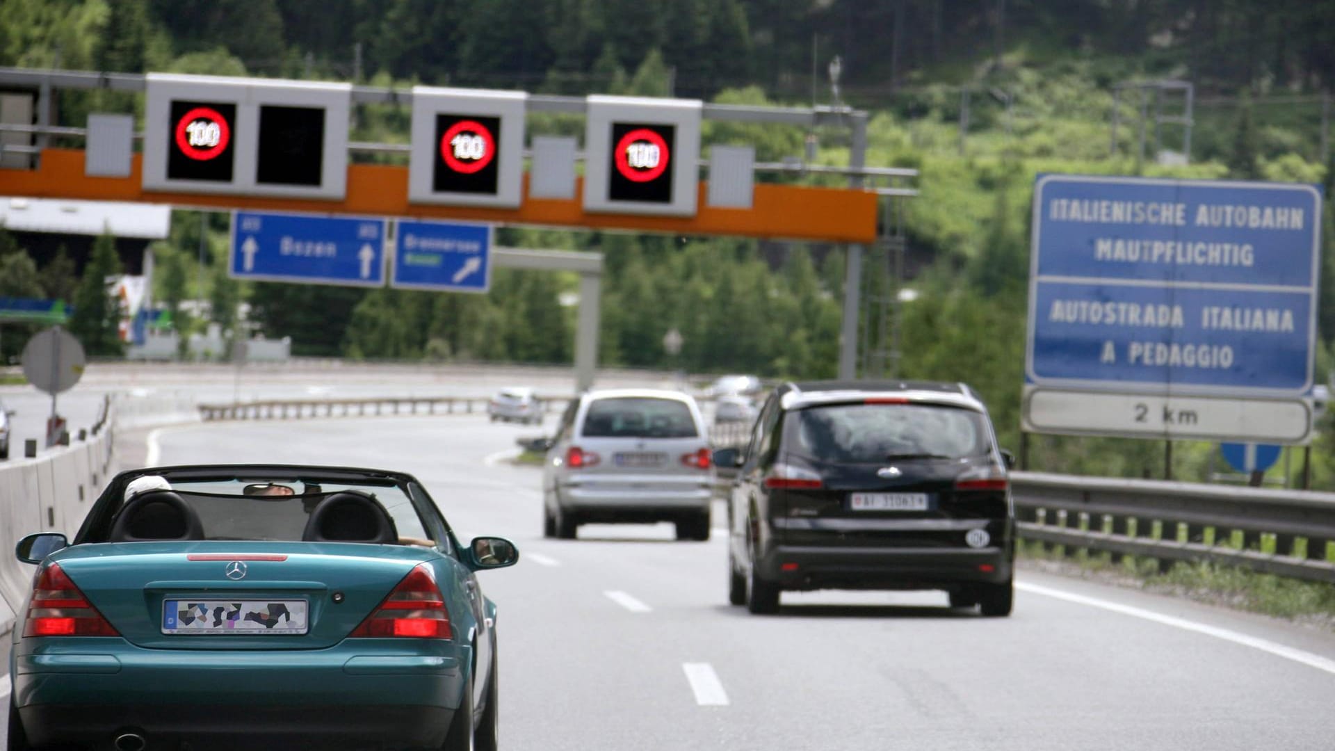 Tempolimit in Italien (Symbolbild): Wer im Urlaub Auto fährt, sollte ein paar Regeln beachten.