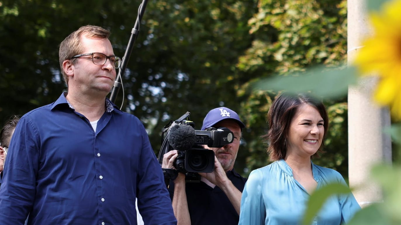 Daniel Holefleisch (l) und Annalena Baerbock (r): Ab Mai will der 48-Jährige bei der PR-Agentur "MS&L" einsteigen.