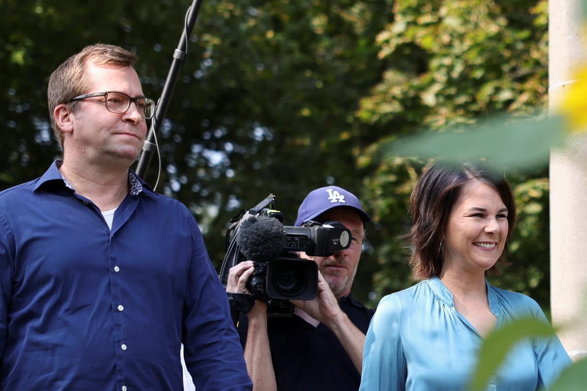 Daniel Holefleisch (l) und Annalena Baerbock (r): Ab Mai will der 48-Jährige bei der PR-Agentur "MS&L" einsteigen.