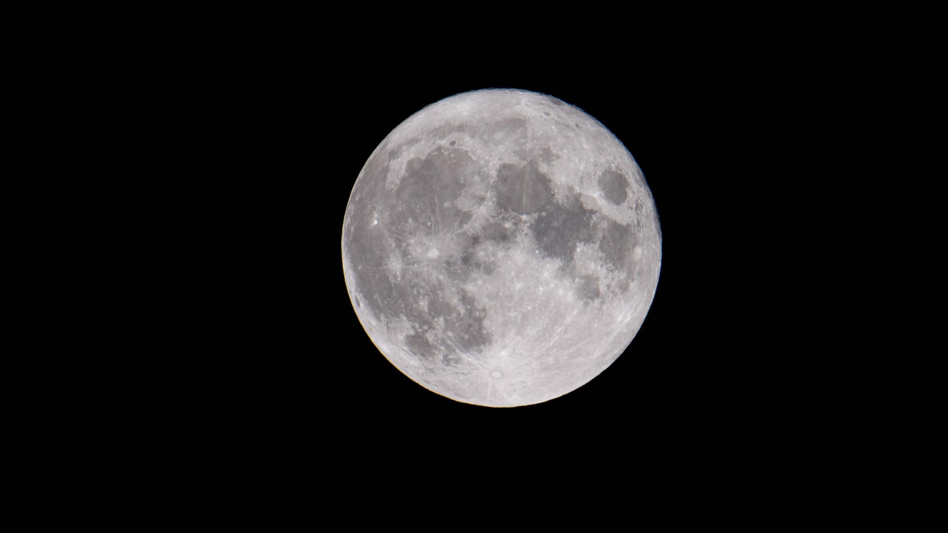 Der Mond: Kanada will das Strafrecht auch auf Taten auf dem Erdtrabanten ausweiten. Der Mond: Kanada will das Strafrecht auch auf Taten auf dem Erdtrabanten ausweiten.