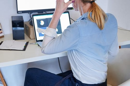Echtes Arbeitszimmer oder Wohnzimmer mit Schreibtisch? Für die Steuererklärung ist diese Unterscheidung wichtig. Echtes Arbeitszimmer oder Wohnzimmer mit Schreibtisch? Für die Steuererklärung ist diese Unterscheidung wichtig.