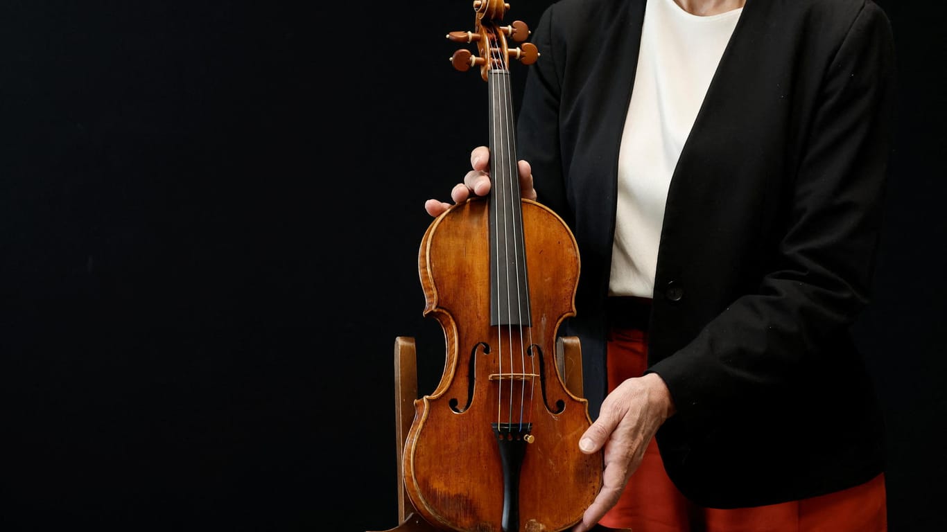 Eine fast 300 Jahre alte Geige: Sie soll im Juni versteigert werden.