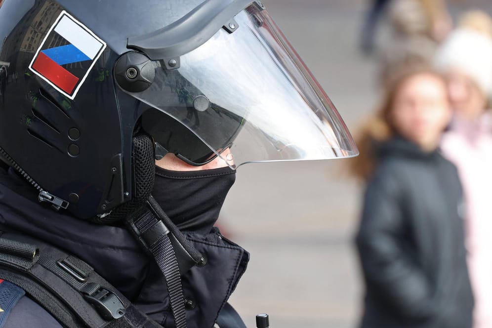 Polizist in Moskau: Der Elfjährige aus Kamyschin könnte später Probleme bei der Berufs- und Studienwahl bekommen.