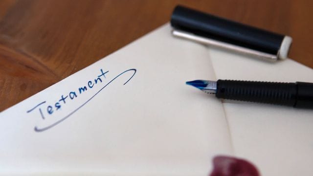Ein Notar ist nicht zur Stelle und selbst schreiben geht auch nicht mehr? Wer drei Zeugen einbindet, kann auch mündlich seinen letzten Willen abgeben. Ein Notar ist nicht zur Stelle und selbst schreiben geht auch nicht mehr? Wer drei Zeugen einbindet, kann auch mündlich seinen letzten Willen abgeben.