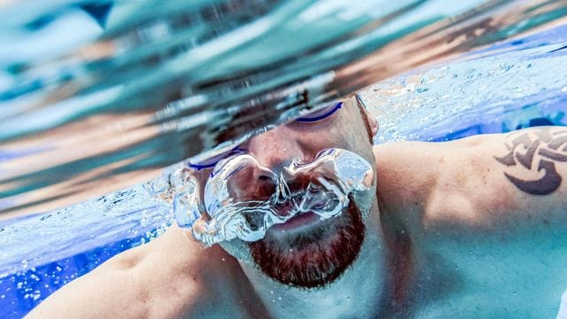 Um Unterkühlungen zu vermeiden, sollte man nicht zu lange im Wasser bleiben.