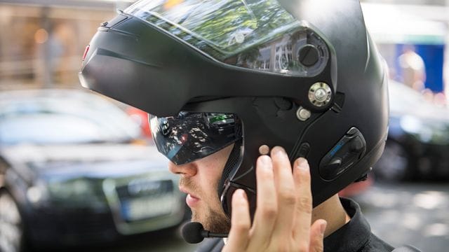 Regelmäßige Wachablösung: Um stets vollen Schutz zu genießen, sollten Biker ihren Helm nach einer bestimmten Zeit gegen ein neues Exemplar austauschen.