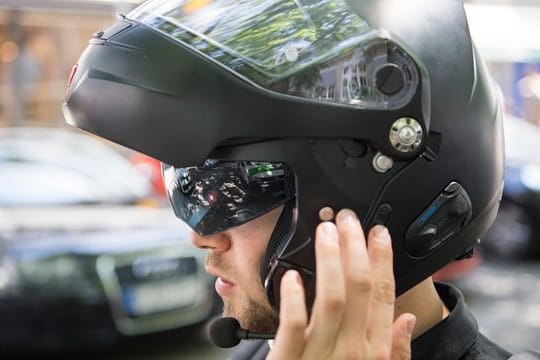 Regelmäßige Wachablösung: Um stets vollen Schutz zu genießen, sollten Biker ihren Helm nach einer bestimmten Zeit gegen ein neues Exemplar austauschen.