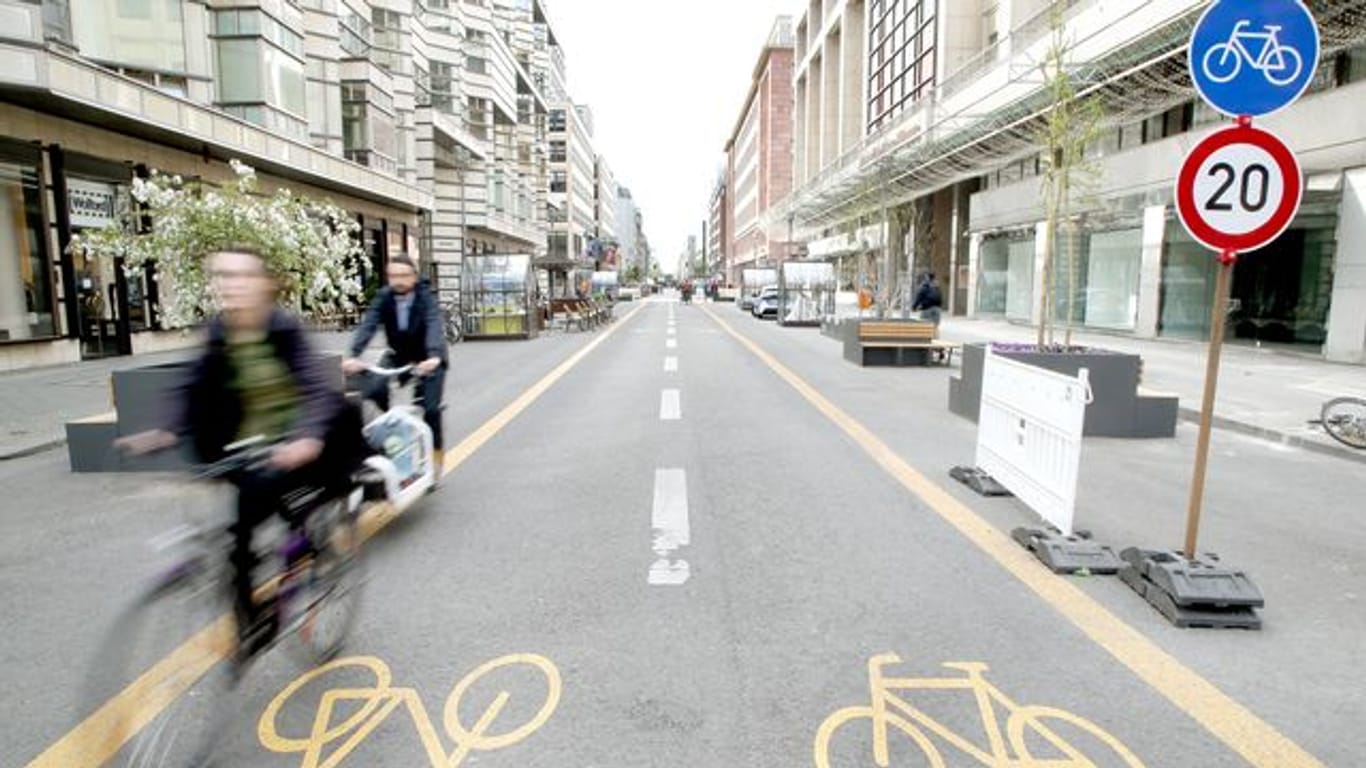 Autofreie Friedrichstraße soll für Radfahrer gesperrt werden