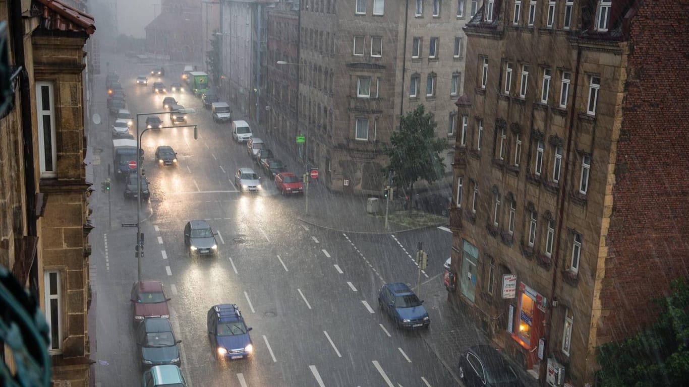 An schlechtes Wetter wie hier in Nürnberg müssen sich die Menschen im Südosten Deutschlands gewöhnen.