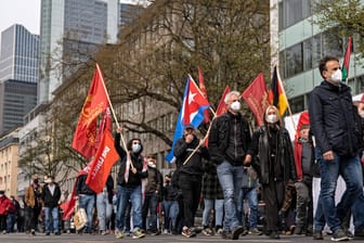 Kundgebung des DGB am 1. Mai in Frankfurt am Main (Archivbild): Auch in diesem Jahr kommt es zu größeren Demos und Kundgebungen.