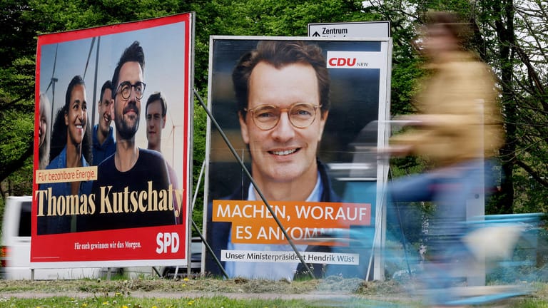 Wahlplakate für die Landtagswahl in NRW: Thomas Kutschaty (SPD) gegen den amtierenden Ministerpräsidenten Hendrik Wüst (CDU)? Ganz so einfach ist es nicht.