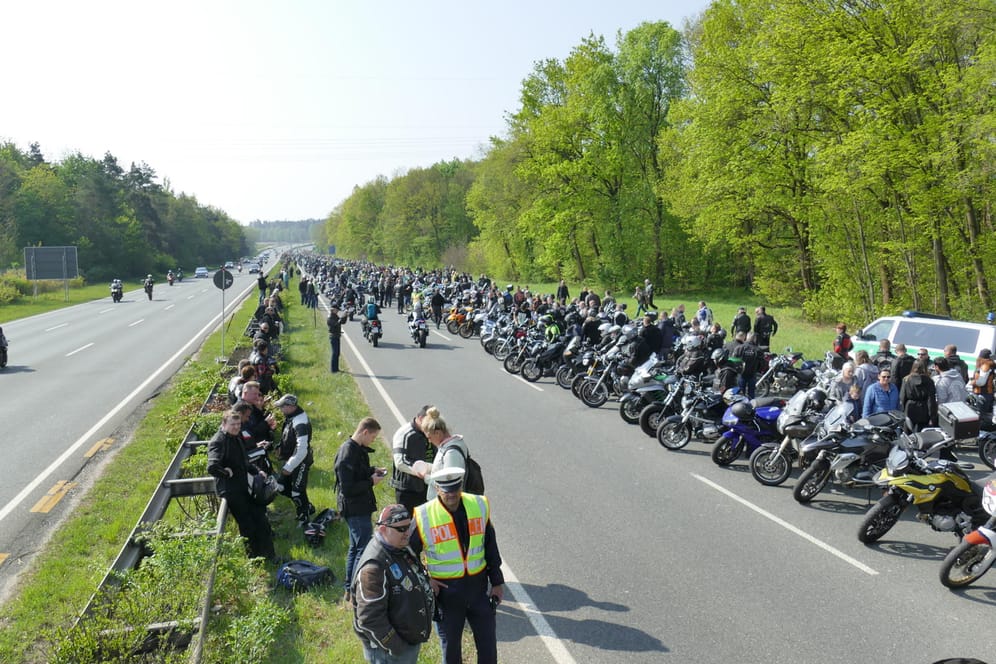 In Nürnberg kommen zum 1. Mai traditionell Tausende Biker zusammen (Archivbild): An der Münchner Straße läuten sie den Mai ein.