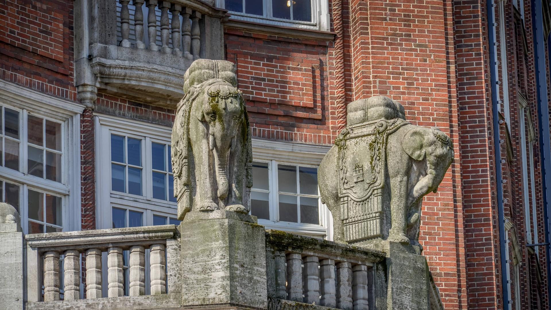 Fassade des Klöpperhauses in der Mönckebergstraße (Archivbild): Es ist bereits die dritte Immobilie in Hamburg, die das Unternehmen aus den USA besitzt.