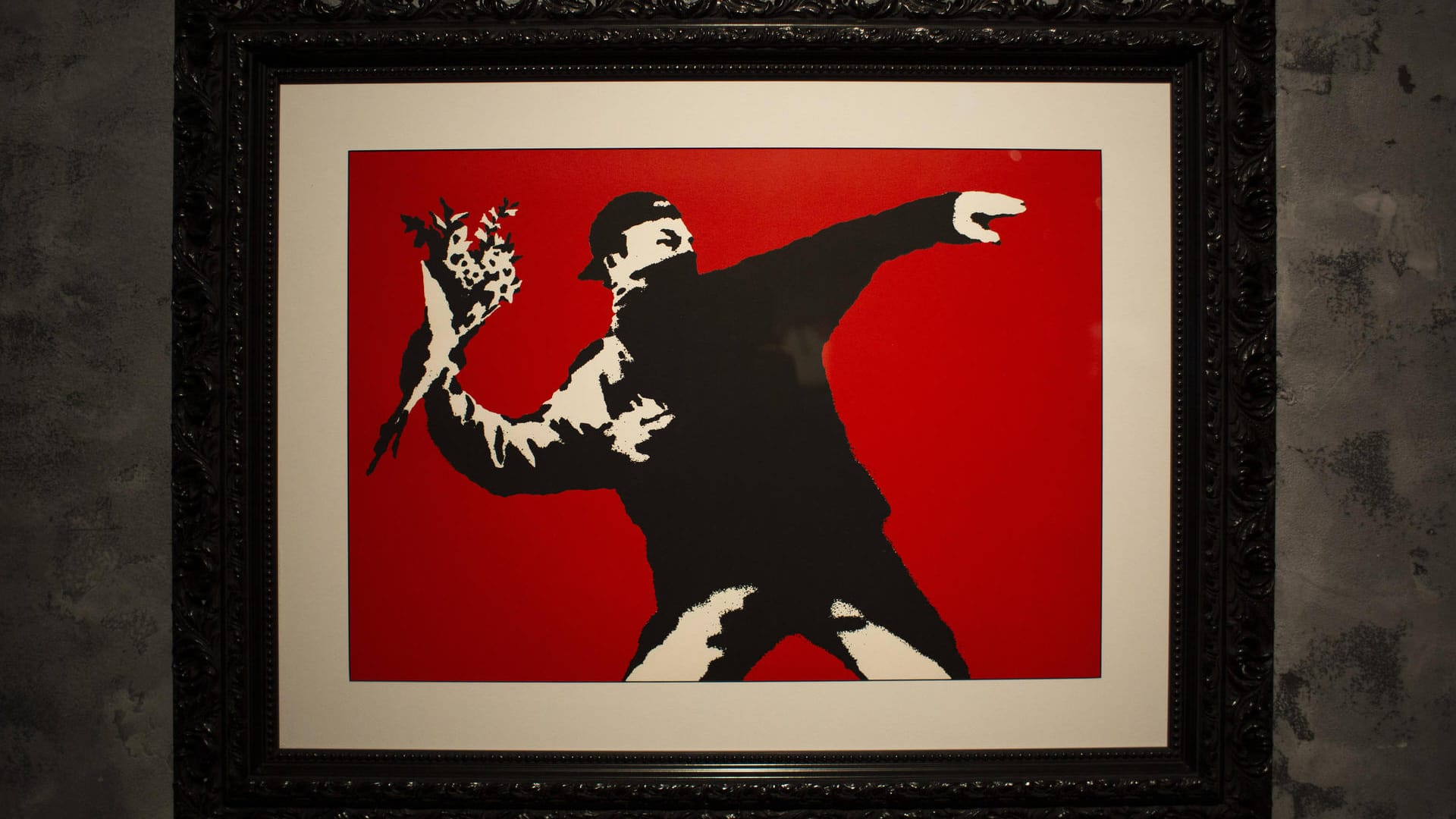 Ein Bild bei der Banksy-Ausstellung "genius or vandal" in Porto (Archivbild): Eine neue Ausstellung über den unbekannten Street-Art-Künstler soll im Juni nach Hamburg kommen. Ein Bild bei der Banksy-Ausstellung "genius or vandal" in Porto (Archivbild): Eine neue Ausstellung über den unbekannten Street-Art-Künstler soll im Juni nach Hamburg kommen.