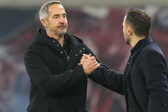 Adi Hütter (li.) und Domenico Tedesco: Die beiden Trainer treffen am kommenden Montag mit ihren Mannschaften Gladbach und Leipzig aufeinander.