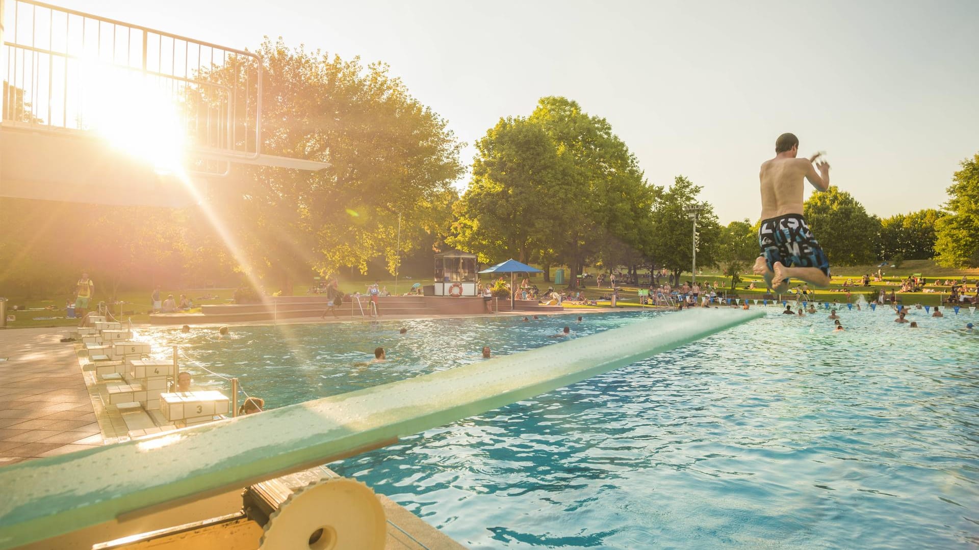 Das Freibad in Stuttgart Möhringen (Archiv): Ab Samstag kann hier wieder gebadet werden.