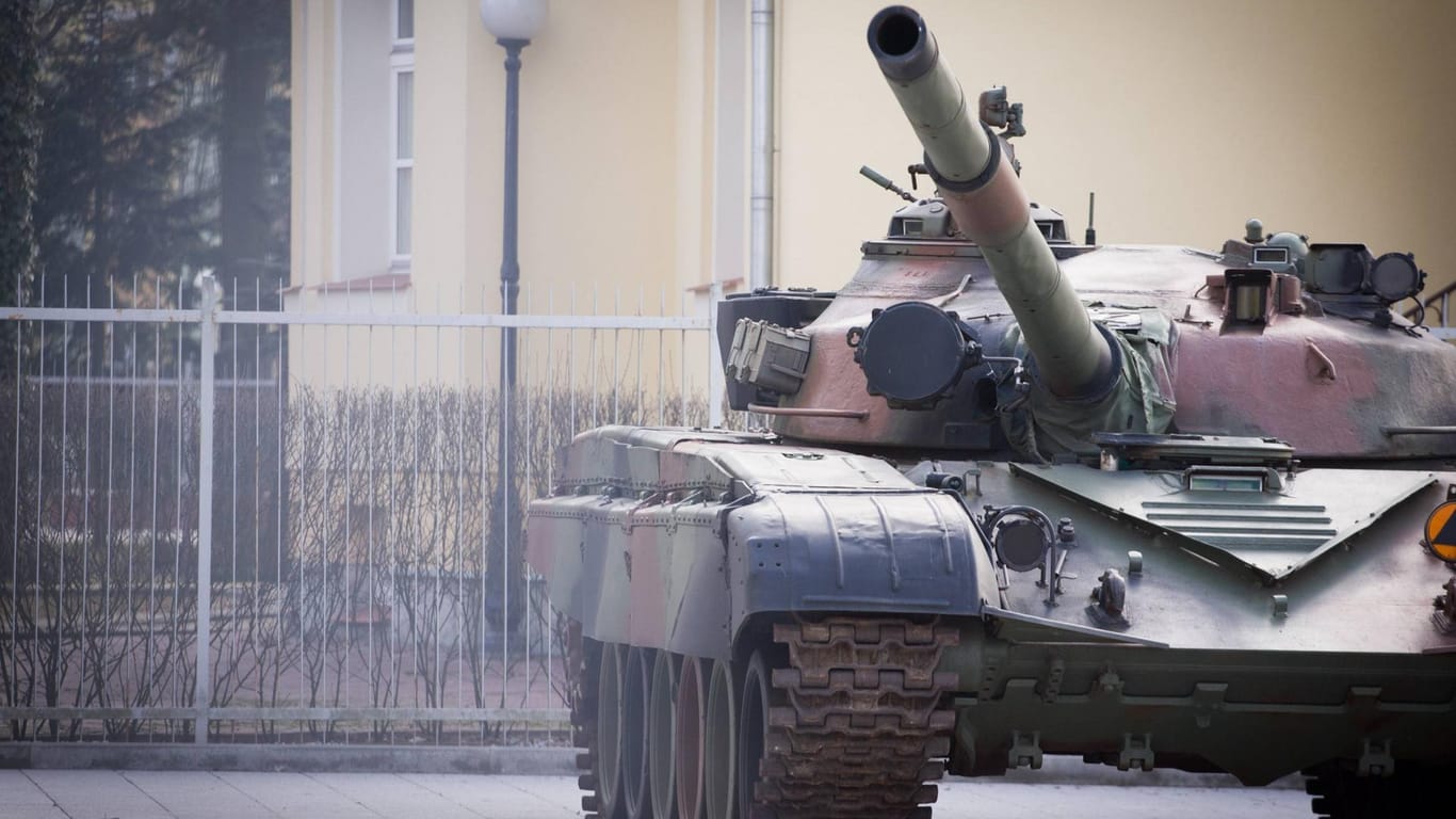 T-72-Panzer in Polen: Offenbar sollen mehr als 200 der Fahrzeuge an die Ukraine geliefert werden. (Archivfoto)