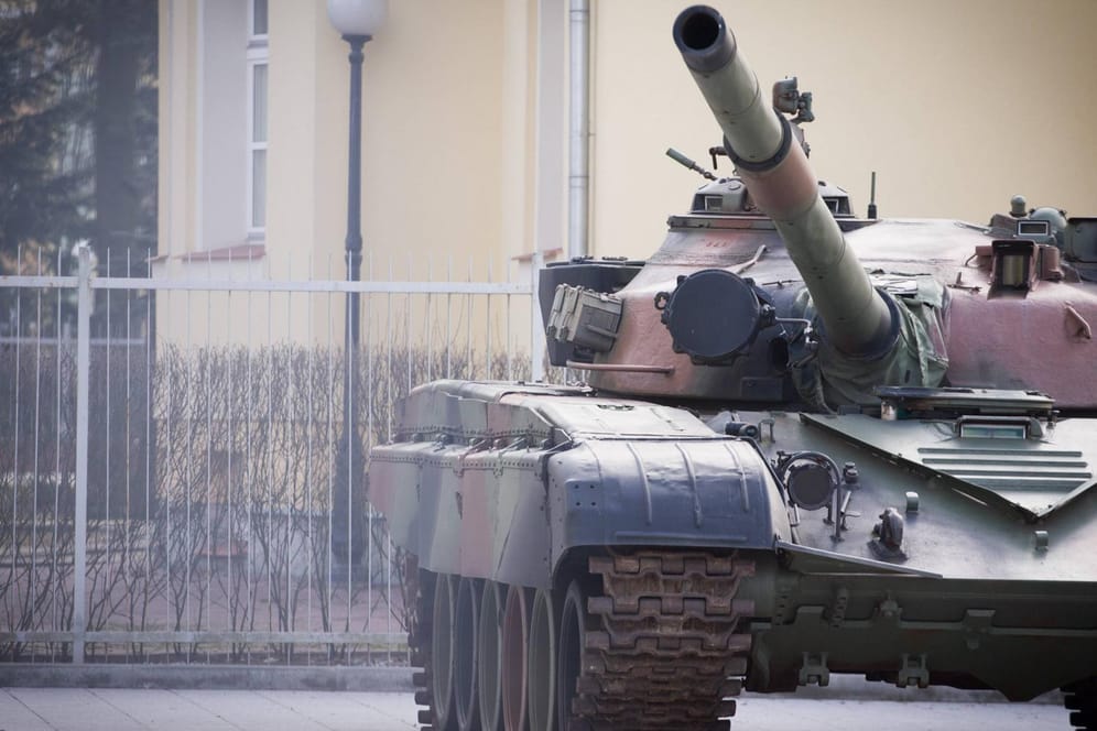 T-72-Panzer in Polen: Offenbar sollen mehr als 200 der Fahrzeuge an die Ukraine geliefert werden. (Archivfoto)