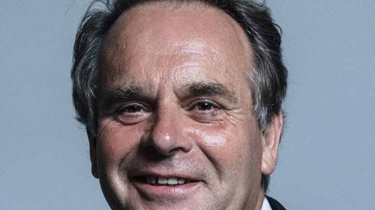 Neil Parish: Der Abgeordnete habe sich selbst beim zuständigen Ausschuss wegen der Vorwürfe angezeigt, sagte eine Sprecherin des Tory-Fraktionschefs.