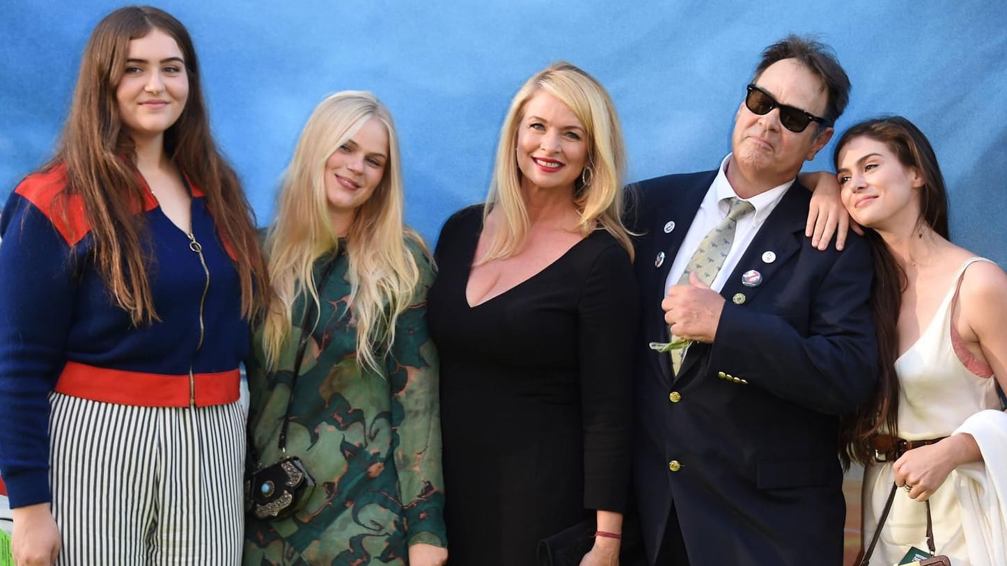 Dan Aykroyd mit Ehefrau Donna Dixon und den drei Töchtern Belle, Stella und Danielle.