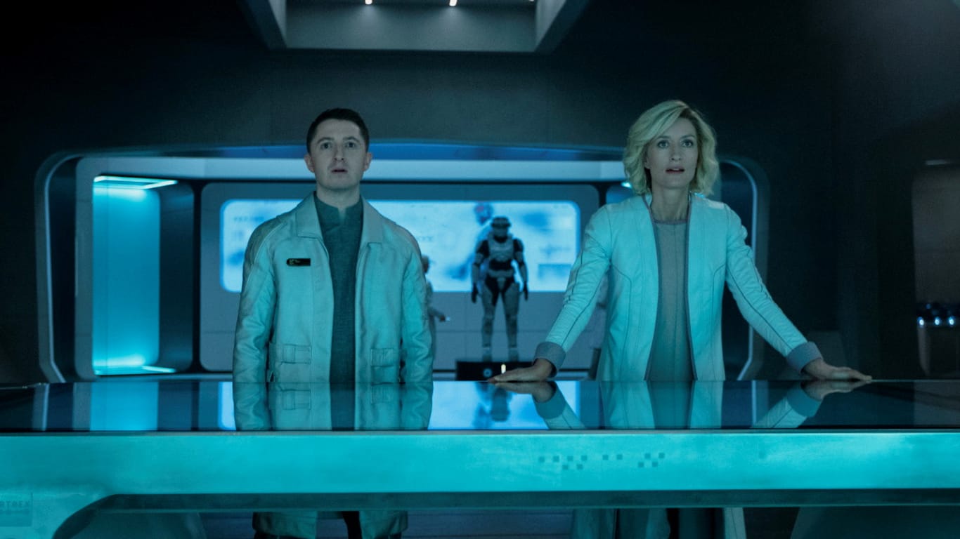 In der Serie "Halo", die bei Sky Q, Sky Ticket und Sky Atlantic zu sehen ist, spielt Natascha McElhone die Wissenschaftlerin Dr. Elizabeth Halsey.
