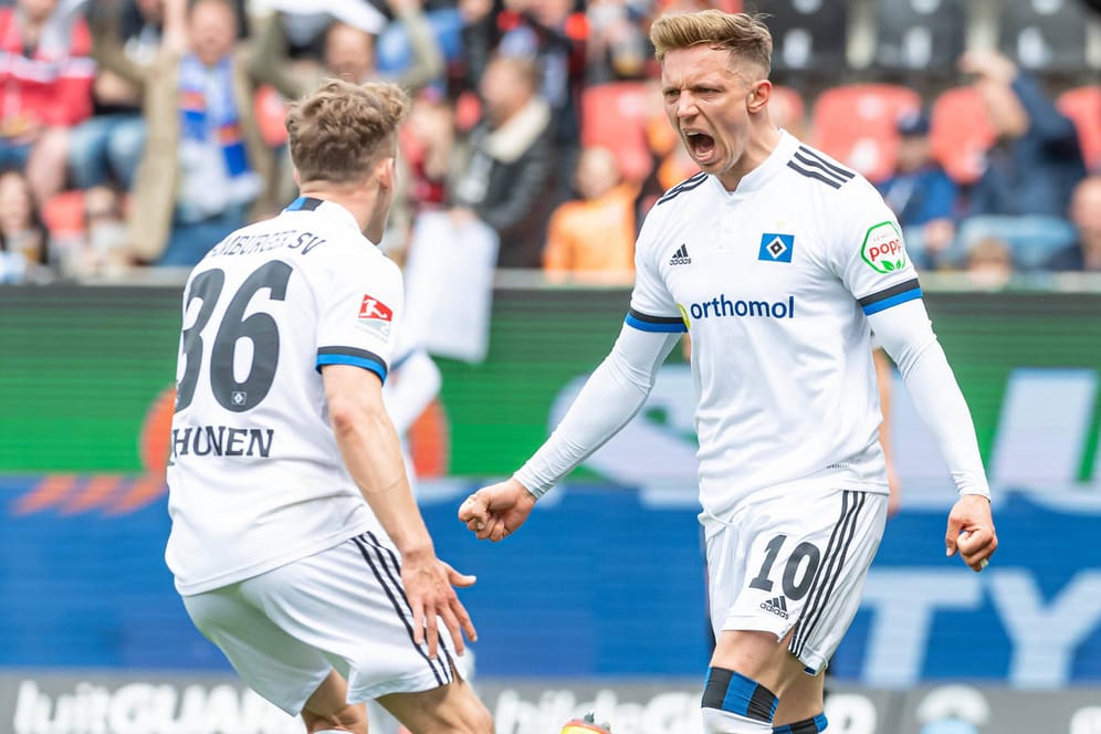 Jubel: Hamburgs Kittel (r.) feiert seinen Treffer gegen Ingolstadt.