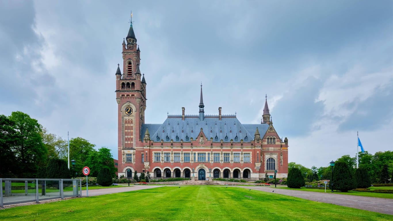 Der Friedenspalast in Den Haag (Archiv): Hier sitzt der Internationale Gerichtshof, der Streitigkeiten zwischen Staaten schlichten soll.