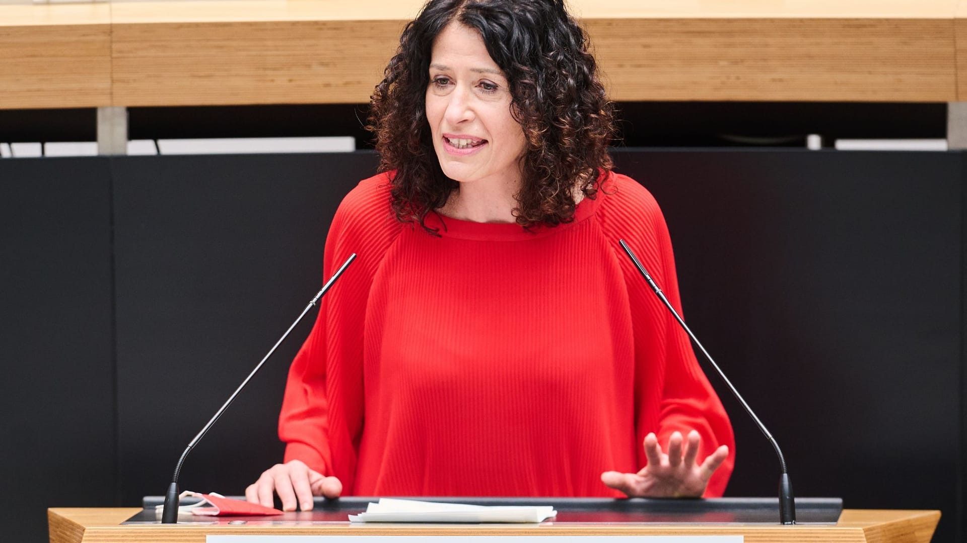 Berlins Verkehrs- und Umweltsenatorin Bettina Jarasch während einer Senatssitzung (Archivbild): Die maroden Brücken in Mitte sollen komplett ersetzt werden.