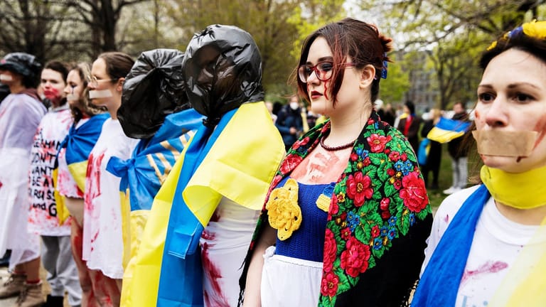 Frauen protestieren gegen Vergewaltigungen im Ukraine-Krieg