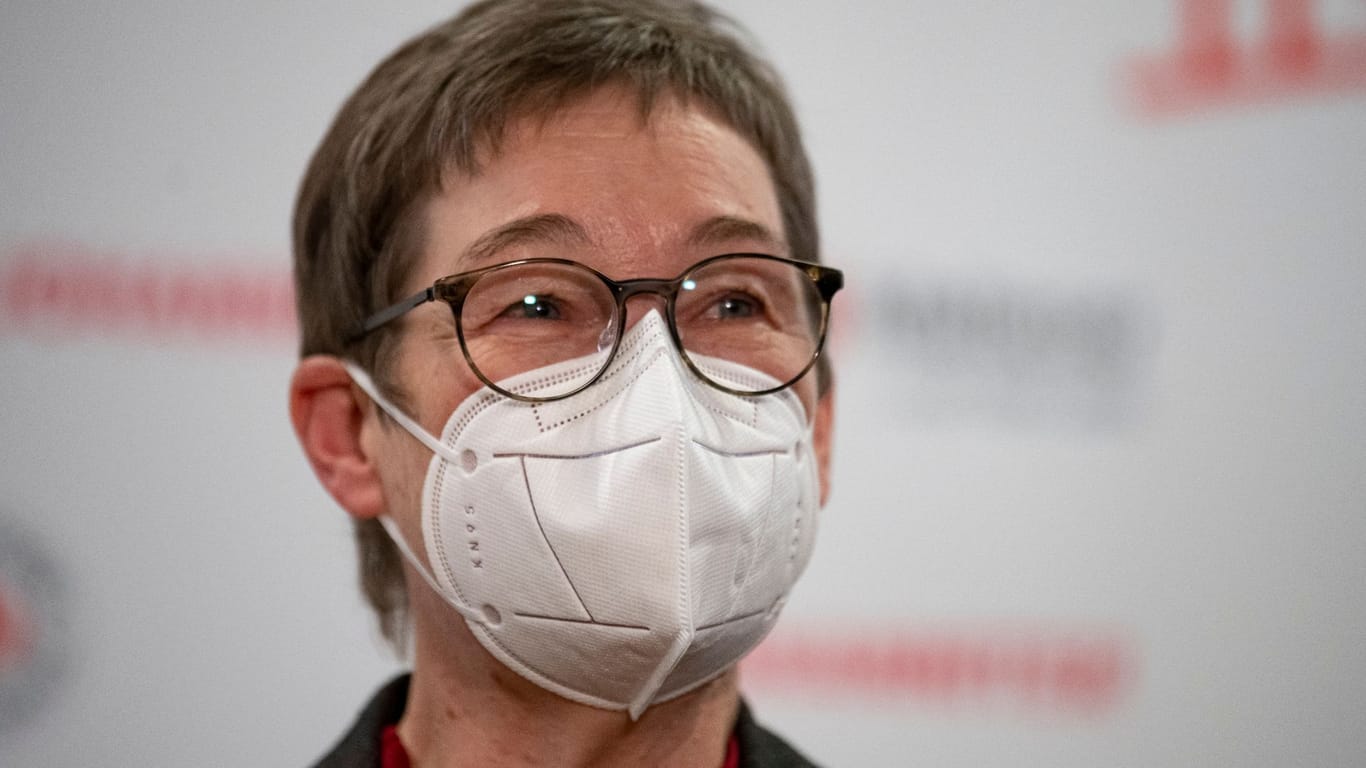 Ulrike Gote (Bündnis 90/Die Grünen), Berliner Senatorin für Gesundheit und Wissenschaft (Archivbild): Sie kündigte ein Stufenmodell an.