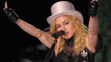 Madonna liebt die Provokation. Immer wieder sorgte die Sängerin während ihrer langen Karriere für Skandale. Im Pop-Genre war sie jedoch gleich in mehrfacher Hinsicht stilprägend.