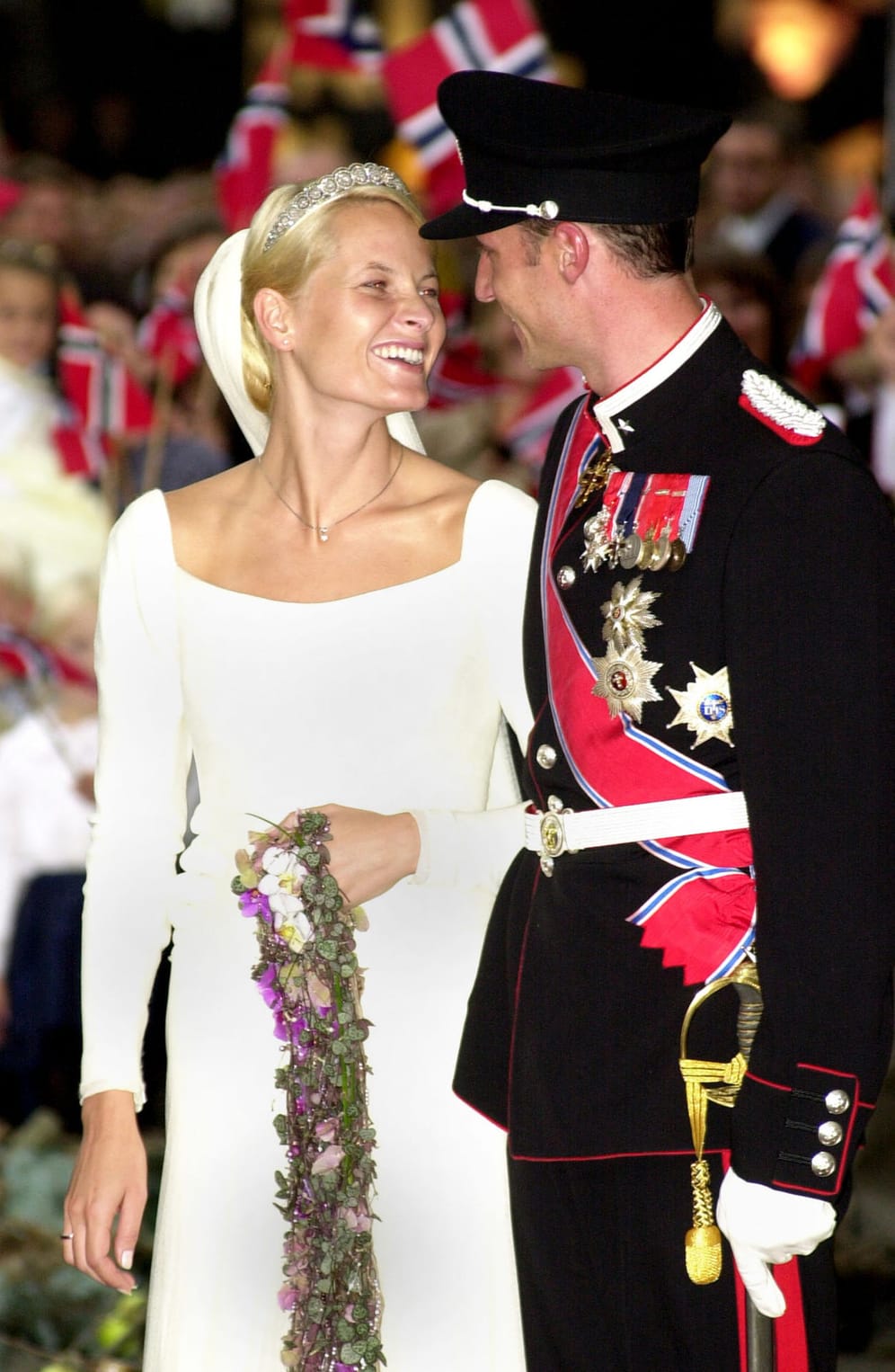 Traumhochzeit: Am 23. August 2001 heiratete die bürgerliche Mette-Marit ihren Kronprinz Haakon.