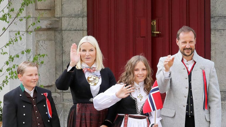 Familie geht ihr über alles: Mette-Marit und Haakon mit ihren Kindern, Prinz Sverre Magnus (l.) und Prinzessin Ingrid Alexandra (2.v.r.).