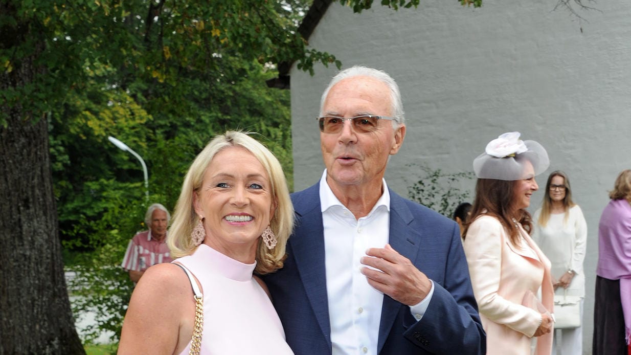 Kaiserliche Prominenz: Franz Beckenbauer und seine Frau Heidi.