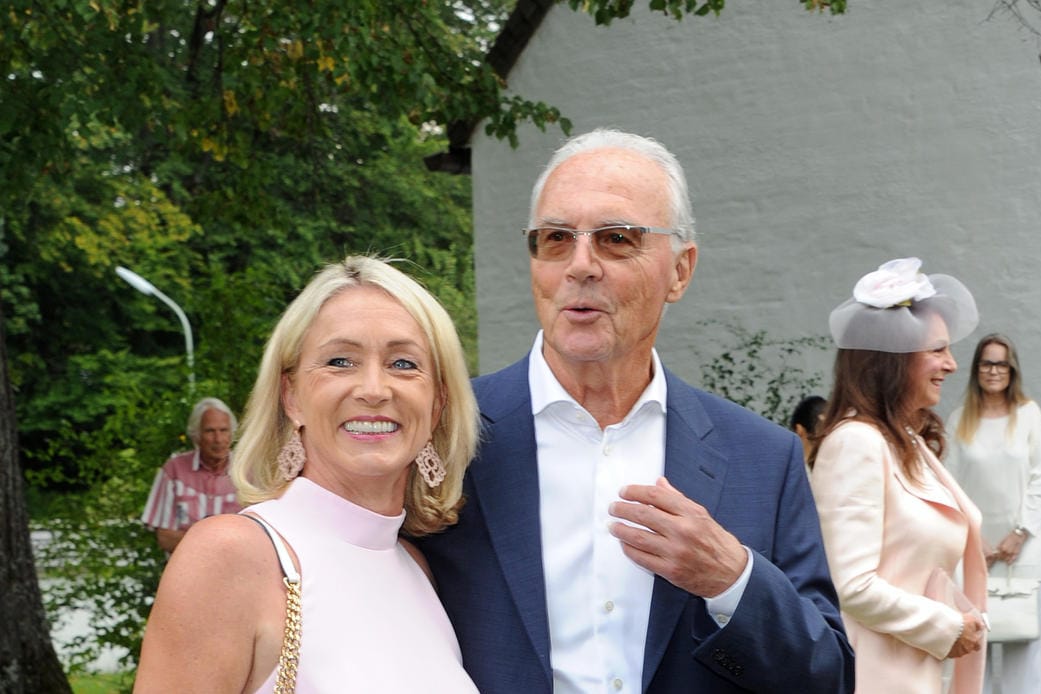 Kaiserliche Prominenz: Franz Beckenbauer und seine Frau Heidi.