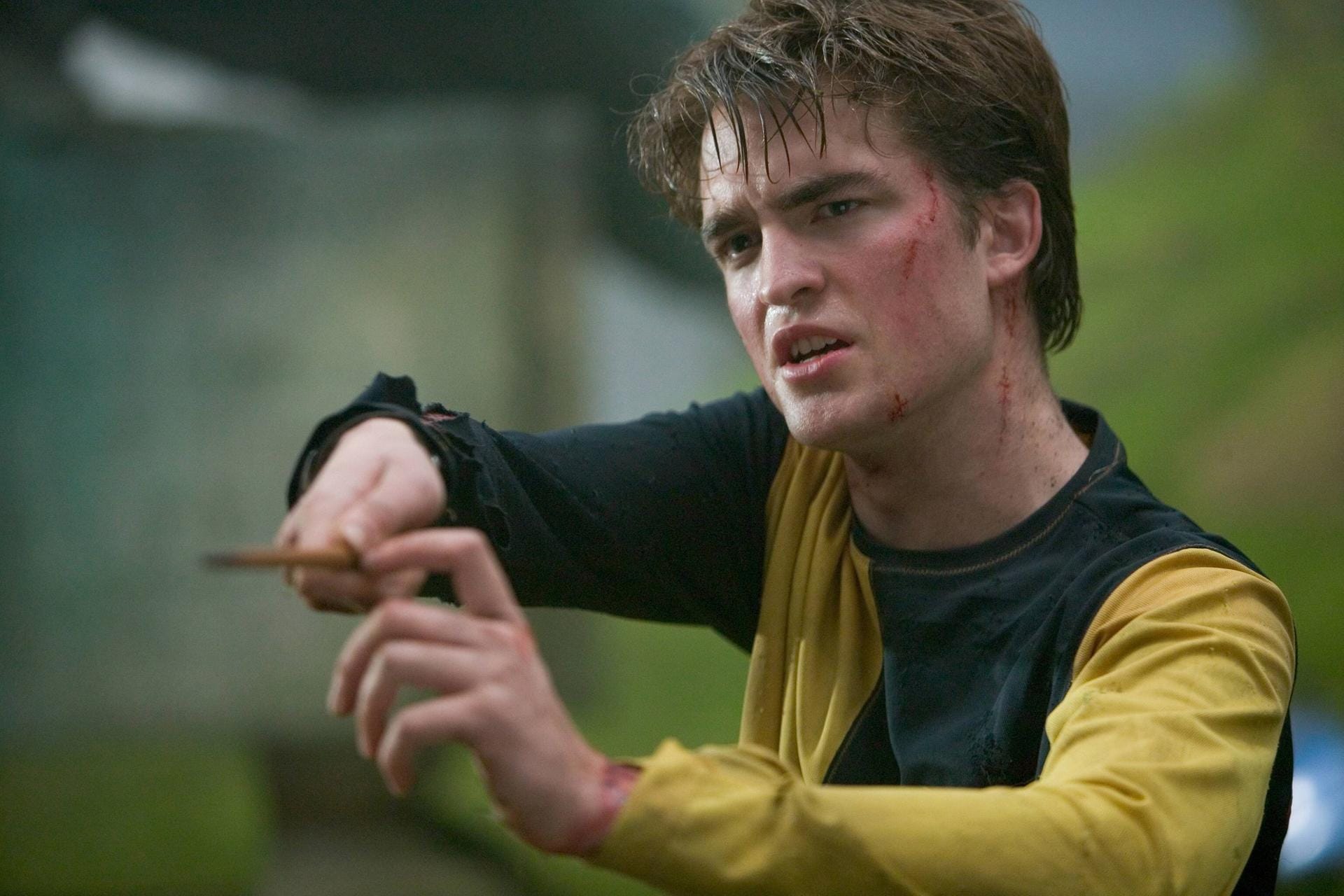 Robert Pattinson war nur im viertel Teil der Zauberersaga zu sehen. Der Schauspieler verkörperte in "Harry Potter und der Feuerkelch" Cedric Diggory, der mit Harry das Trimagische Turnier gewann und durch Voldemort getötet wurde.