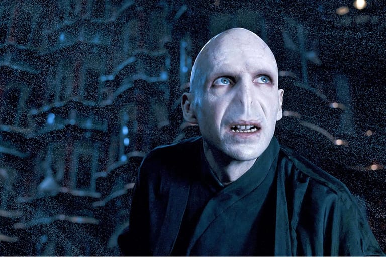 Er gilt als einer der schrecklichsten und mächtigsten schwarzen Magier aller Zeiten: Lord Voldemort.