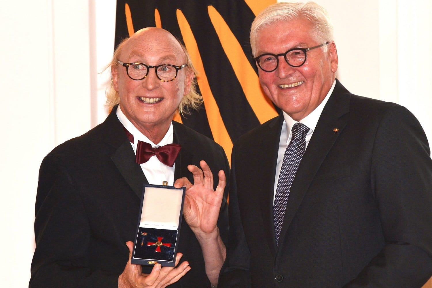 Oktober 2018: Otto Waalkes bekommt das Bundesverdienstkreuz verliehen.