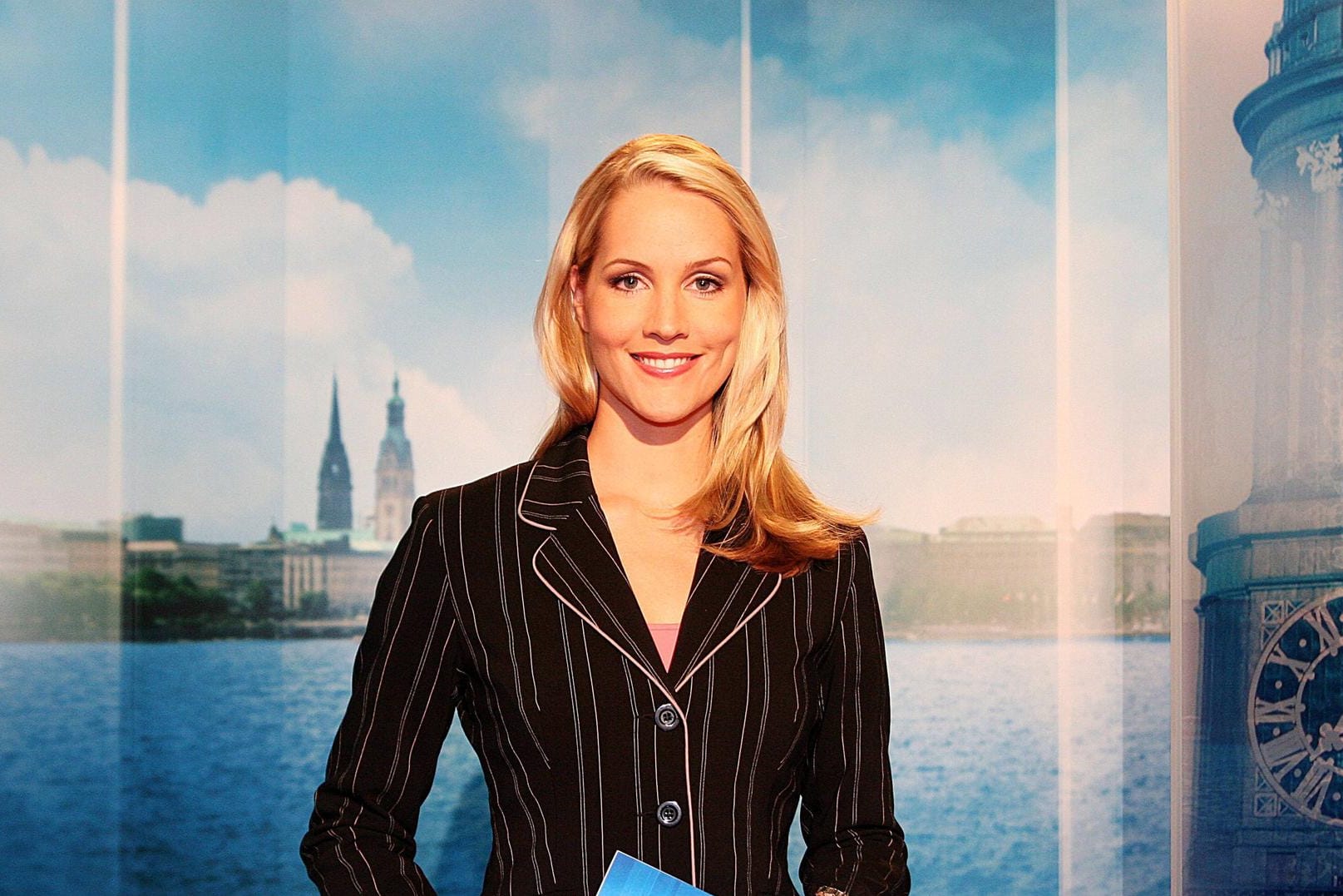 2005: Judith Rakers als Moderatorin beim "Hamburger Journal".