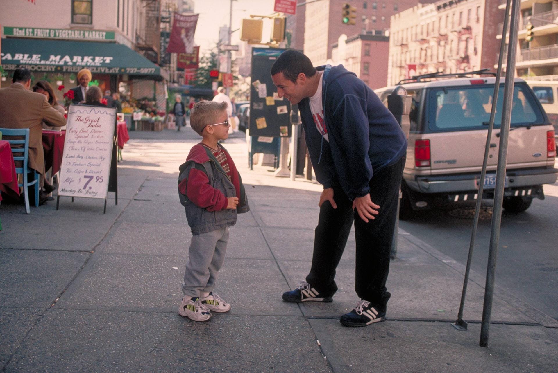 In der Vater-Sohn-Komödie "Big Daddy" spielt Adam Sandler die Hauptrolle. Die Rolle des kleinen Julian teilen sich die Zwillinge Cole und Dylan Sprouse.