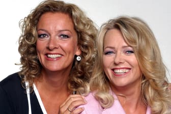 Von 1997 bis 2007 moderierte Bettina Tietjen mit Eva Herman die Show, die damals zunächst "Stargeflüster" und später "Herman und Tietjen" hieß.
