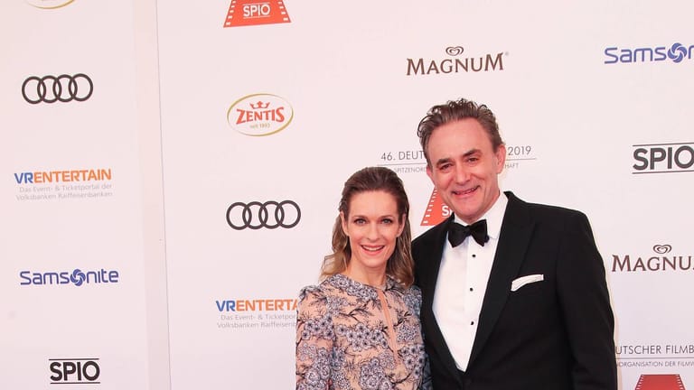 26. Januar 2019: Lisa Martinek mit Ehemann Giulio Ricciarelli beim 46. Deutschen Filmball.