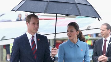 Prinz William und Herzogin Kate: Das erste Mal trug Kate den Mantel im April 2014 in Neuseeland.