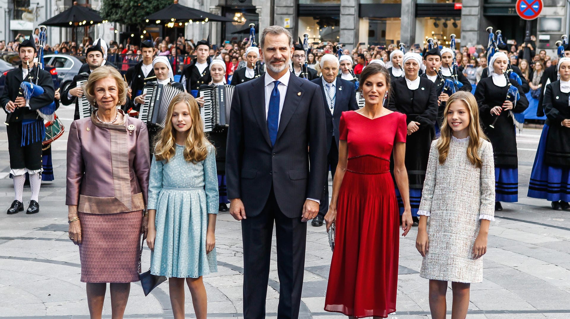 Die Familie posierte vor der Veranstaltung noch für die anwesenden Fotografen.