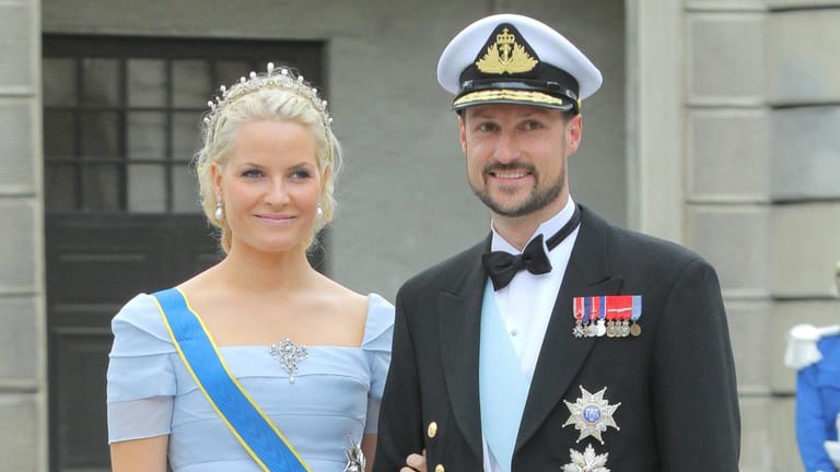Mette-Marit und Haakon bei der Hochzeit von Kronprinzessin Victoria und Prinz Daniel.
