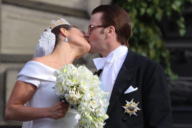 19. Juni 2010: Victoria und Daniel haben Ja gesagt. Hier zu sehen: der Hochzeitskuss vor Tausenden von Fans.