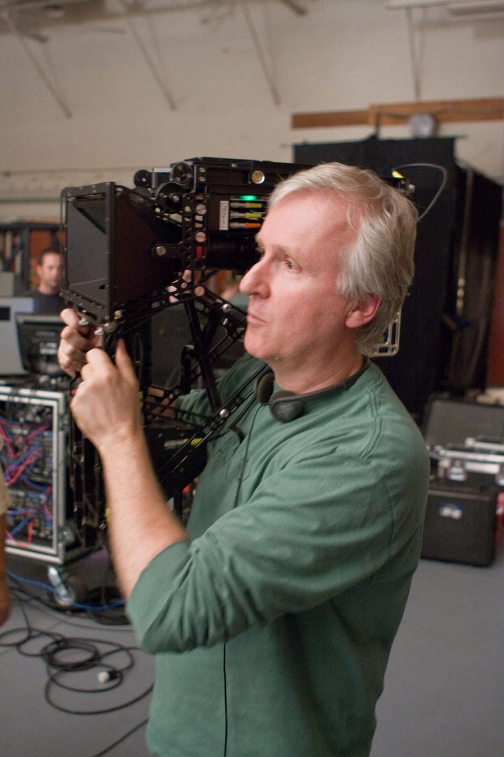 James Cameron: Zwar sind seine Filme meist Riesenerfolge, allerdings sei es für Schauspieler keine Freude mit dem Regisseur zusammenzuarbeiten. Kate Winslet wolle nicht mehr mit ihm drehen, sagte sie in einem Interview. Seine Launen seien unberechenbar.